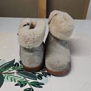 UGG Toddler Girl 6T Boots with Cream Shearling